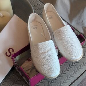Girls Size 6 White Eyelet Cloth slip on shoes